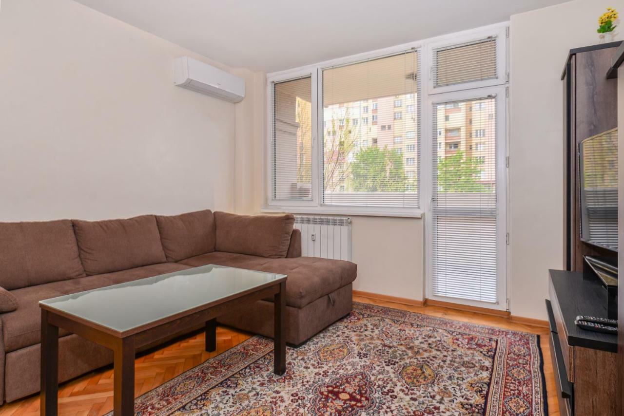 صوفيا Comfortable One Bedroom Apartment In A Lively Area | Zona B5 | Russian Square المظهر الخارجي الصورة